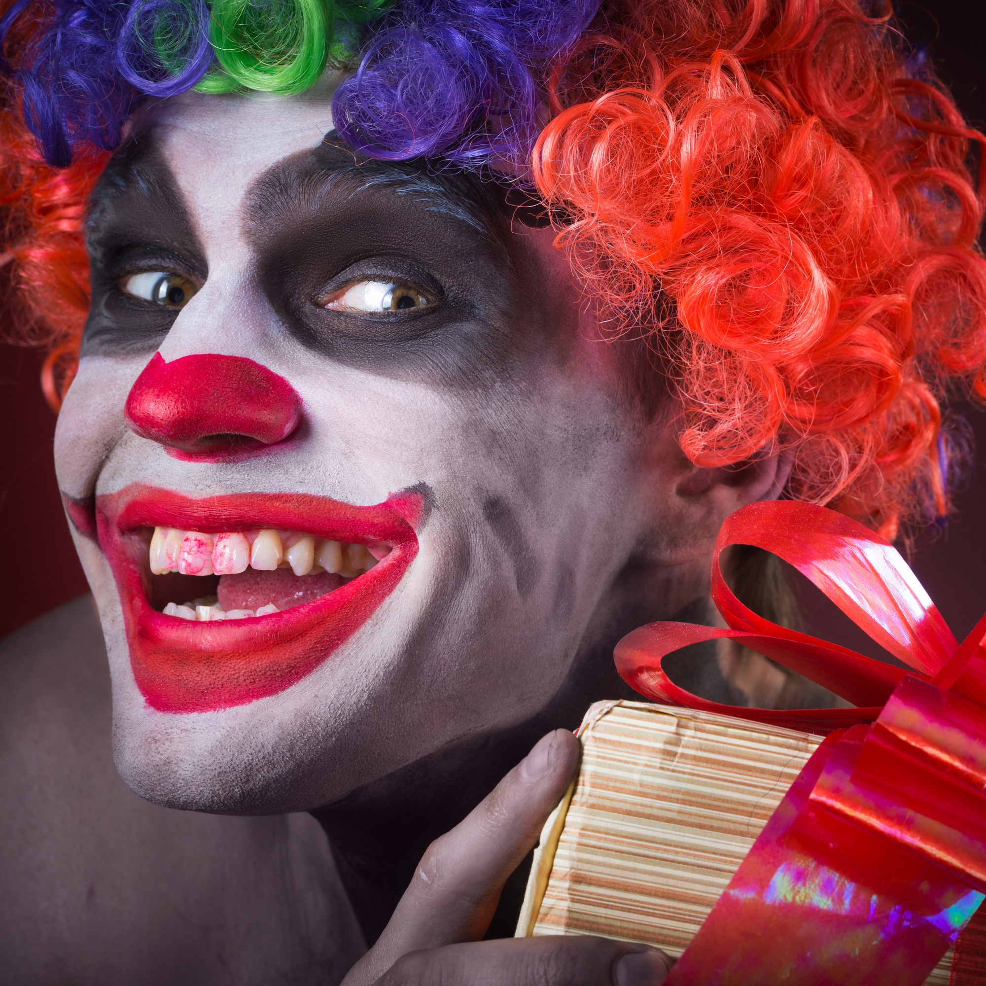 photodune-13177274-scary-clown-makeup-and-with-a-terrible-gift-l-square.jpg